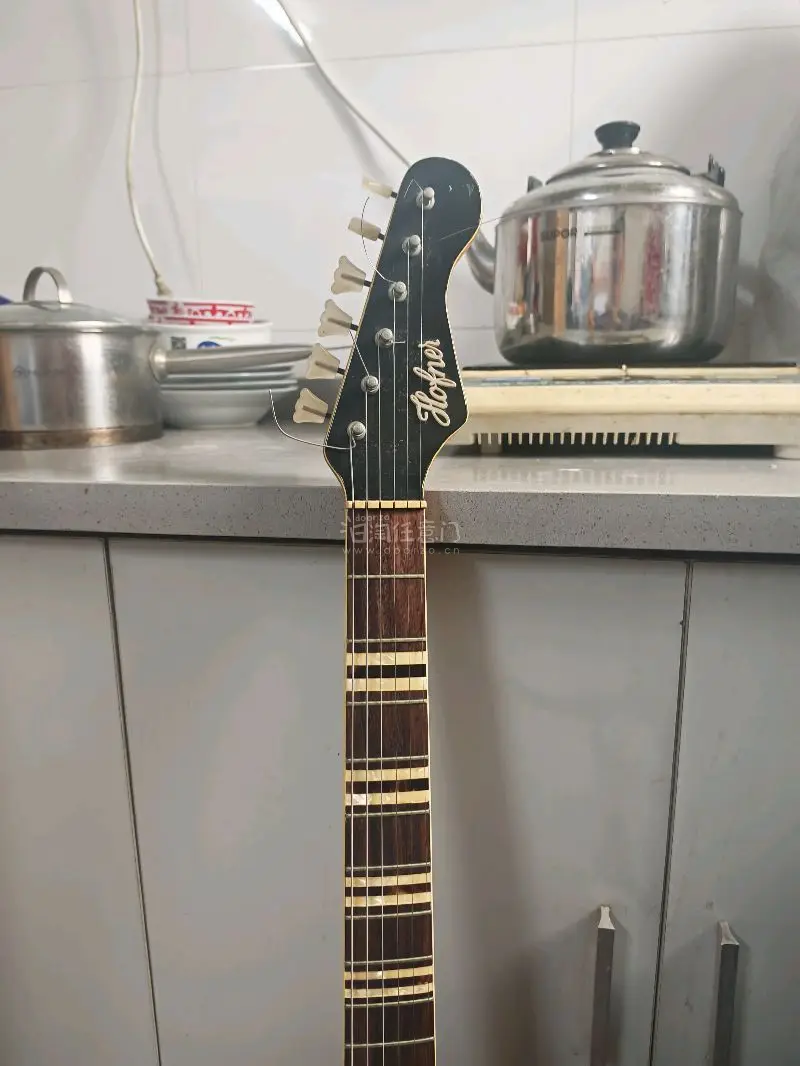 终于到了，又到了一把非常喜欢的电吉他，从购物到发货再到收货就花费了差不多两周左右的时间真的非常快，购物体验也很好