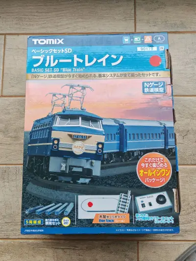 这套TomixN比例火车模型入门套装，仿佛为我打开了一扇通往微观世界的大门。包装精致，说明书详尽，让人感受到品牌的用心。轨道的拼接过程如同一场耐心的修行，而车厢的组装则充满了探索的乐趣。当小火车在轨道上缓缓行驶时，那种成就感与满足感油然而生，仿佛自己也成为了一名小小...这套TomixN比例火车模型入门套装，仿佛为我打开了一扇通往微观世界的大门。包装精致，说明书详尽，让人感受到品牌的用心。轨道的拼接过程如同一场耐心的修行，而车厢的组装则充满了探索的乐趣。当小火车在轨道上缓缓行驶时，那种成就感与满足感油然而