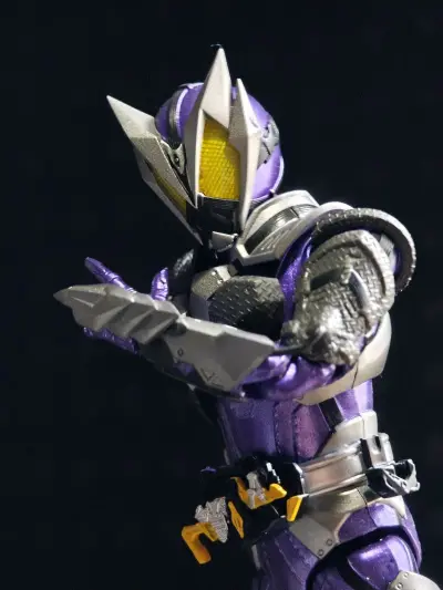 假面骑士灭shf，做工精致，关节可动性强。、包装用的是挖煤姬纸箱，内部还加了缓冲泡膜，全程保护到位，完好无损收到