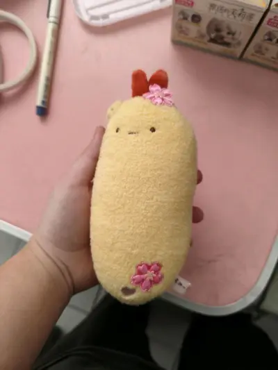 可爱的角落生物，还有apex小玩偶，这次运费也非常的迅速，然后竹蜻蜓30多块钱，很具有性价比，操作也非常方便