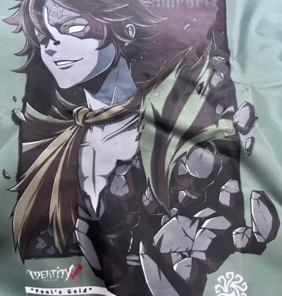 好价好价！状态都非常良好，而且还是原袋未拆，收集控大满足
卡套比我想象中更大，感觉都可以放下一些小的相卡了～