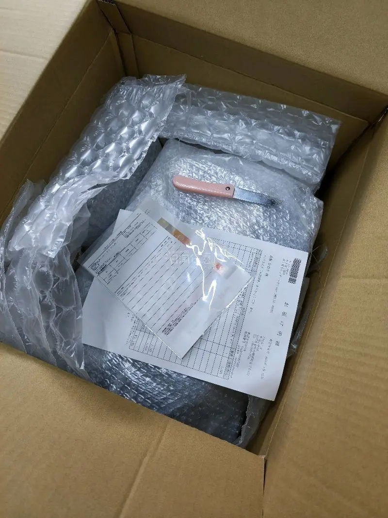 包装很严实，物流速度也算快，这次走的船运，并且机子看起来成色都很新，整体很满意。很喜欢胶片机和数码相机。


