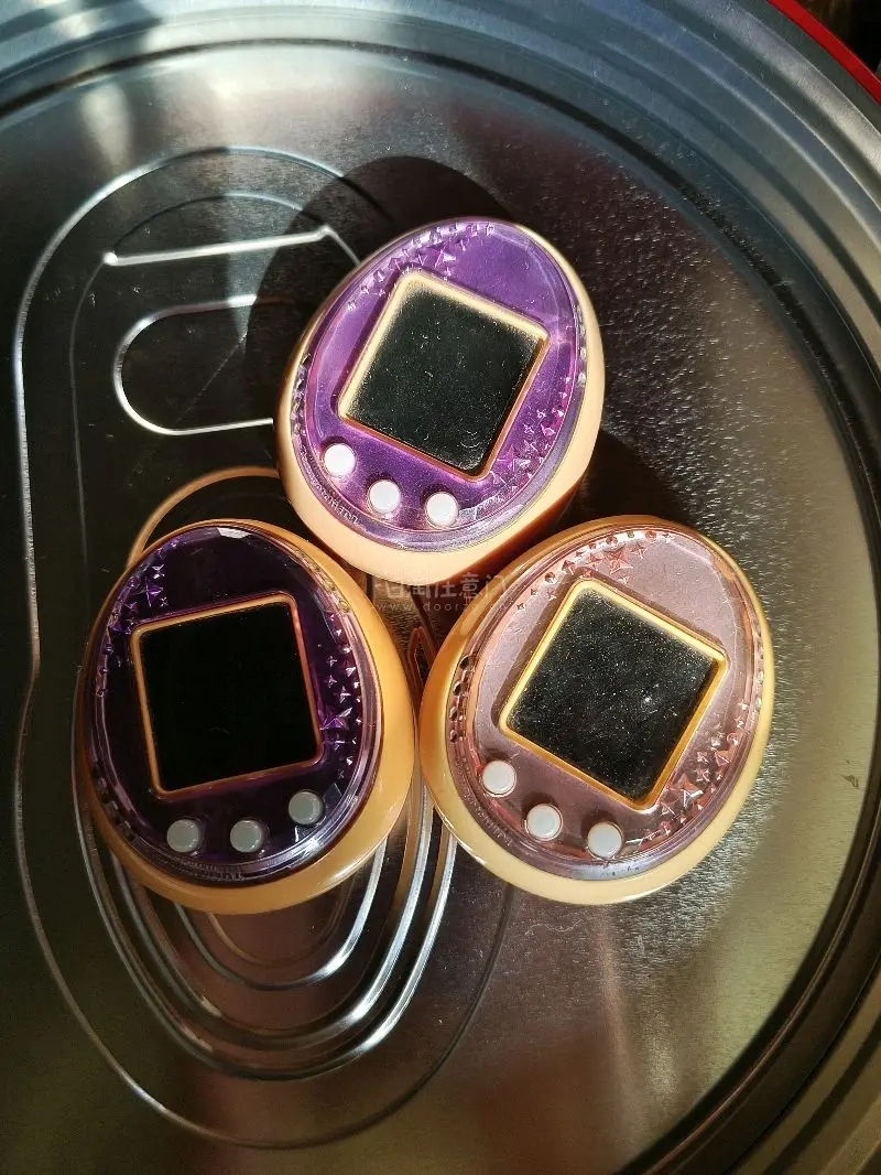 这次入手的拓麻歌子，全程体验感拉满。挖煤姬整合日本各大平台，各种稀有款、限定面板轻松搜到，中文界面+全文翻译，日语小白也能一键下单，支付超方便。特意选了日本邮政EPL路线，时效快又稳，十几天就顺利到手。打包超用心，多层防护把拓麻歌子保护得妥妥帖帖，成色完美、功能完好...这次入手的拓麻歌子，全程体验感拉满。挖煤姬整合日本各大平台，各种稀有款、限定面板轻松搜到，中文界面+全文翻译，日语小白也能一键下单，支付超方便。特意选了日本邮政EPL路线，时效快又稳，十几天就顺利到手。打包超用心，多层防护把拓麻歌子保护得