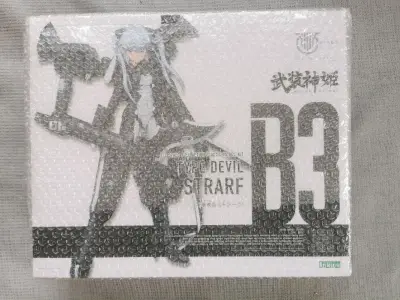 本次海淘的是寿屋武装神姬恶魔型斯特拉芙，在Lashinbang上购入，走的竹蜻蜓专线。无论是Lashinbang还是挖煤姬打包的都挺不错的，这盒子里里外外套了四层泡沫纸，可惜正面边角还是有点压了。