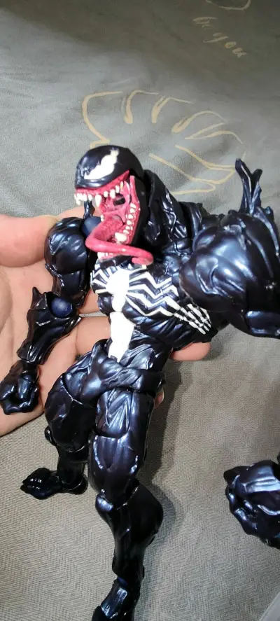 这次购物体验不错，包装扎实可靠，物流速度快。玩具成色不错，可动好，动作非常有张力，用上优惠券，价格也非常划算，一次不错的海淘体验