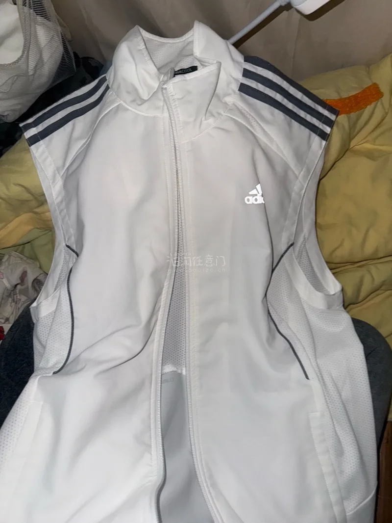 这次海淘入手了几件vintage阿迪达斯运动服，整体体验很顺畅。平台订单分类清晰，能直观看到每件商品的价格和国际运费明细，消费透明。商品成色描述如实，没有明显的污渍或破损，复古版型和细节都保留得很好，酒红色半拉链款尤其适合暖橄榄皮，美式复古氛围拉满。国际物流时效稳定...这次海淘入手了几件vintage阿迪达斯运动服，整体体验很顺畅。平台订单分类清晰，能直观看到每件商品的价格和国际运费明细，消费透明。商品成色描述如实，没有明显的污渍或破损，复古版型和细节都保留得很好，酒红色半拉链款尤其适合暖橄榄皮，美式复