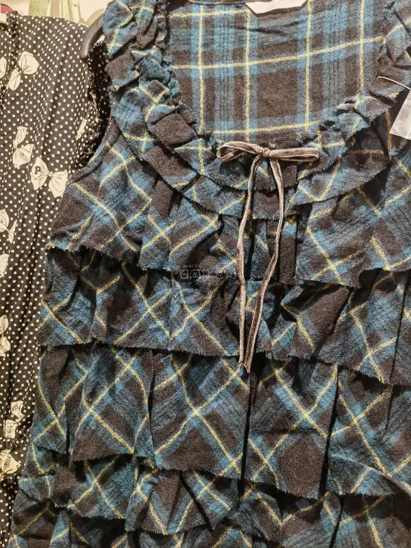 收到新鲜出炉的ph啦～这次切的几件都是全新带吊牌的，看起来很新！格纹毛料段段tunic感觉很少见，料子是软软的有点肌理感的那种，感觉秋冬穿会很日常。波点蝴蝶结也是超级美丽，还是两件套，OP是我喜欢的折腰～用竹蜻蜓发回来物流还算快，提前交了税不用在海关提心吊胆了?