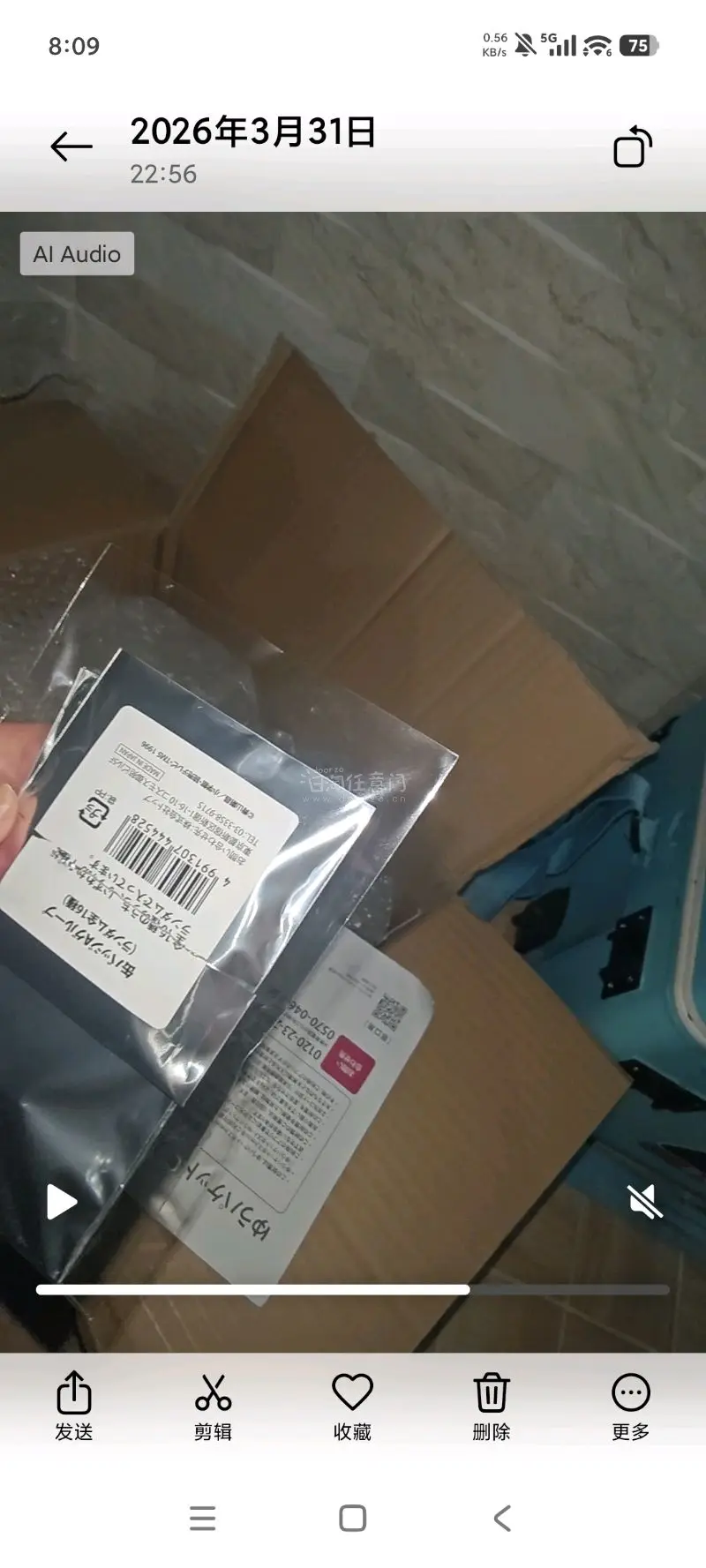 给我家小狗佩奇购买了蜡笔小新漫画中的小白毛绒绒，她非常喜欢，天天抱着睡觉。给你们看我家小狗和她的毛绒绒的美丽照片。希望早日成立动物保护法，也祝愿大家都平安顺遂富贵自由，感谢您的观看。
也给自己购买了自己最喜欢得小兰徽章，非常美丽，老师打包得非常好，比官方打包的都要好...给我家小狗佩奇购买了蜡笔小新漫画中的小白毛绒绒，她非常喜欢，天天抱着睡觉。给你们看我家小狗和她的毛绒绒的美丽照片。希望早日成立动物保护法，也祝愿大家都平安顺遂富贵自由，感谢您的观看。
也给自己购买了自己最喜欢得小兰徽章，非常美丽，老师打包