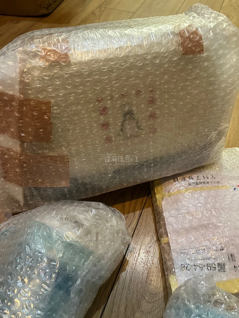 这次在挖煤姬入手的Pingu周边真的太惊喜了！从日本漂洋过海过来，全程物流信息透明，更新得特别及时，完全不用瞎担心。

最要夸的就是包装！泡泡纸裹得严严实实，连烤面包机这种大件都被保护得好好的，一点磕碰划痕都没有，水壶和杯子也完好无损，看得出打包小哥超用心。

速度...这次在挖煤姬入手的Pingu周边真的太惊喜了！从日本漂洋过海过来，全程物流信息透明，更新得特别及时，完全不用瞎担心。 最要夸的就是包装！泡泡纸裹得严严实实，连烤面包机这种大件都被保护得好好的，一点磕碰划痕都没有，水壶和杯子也完好无损，看得