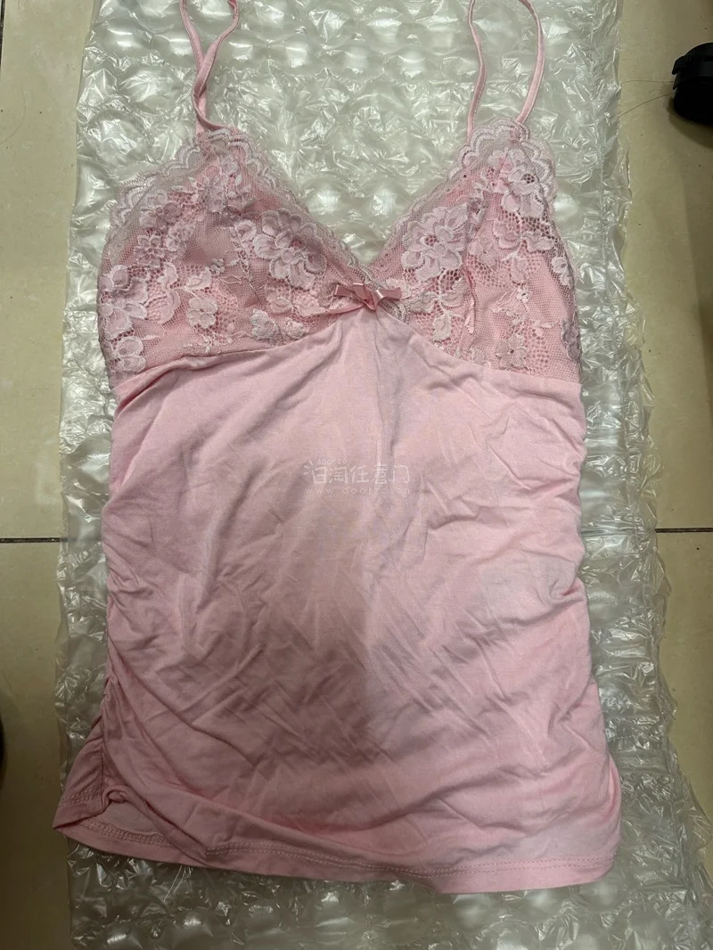 这次在挖煤姬上海淘到了几件在春季可以穿作内搭的漂亮衣服，颜色很鲜艳，适合春天 使用过挖煤姬很多次了，这次和往常一样打包得很好，物流速度很快，价格也实惠，总之这次购物体验很好


