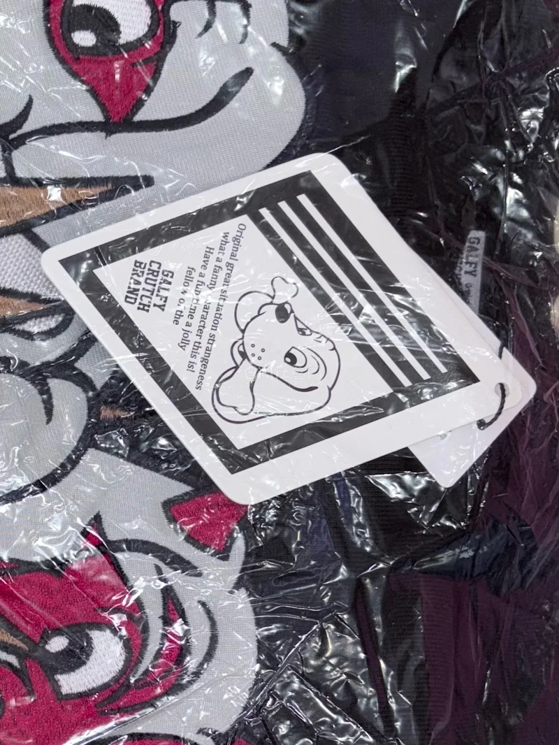 第四次在挖煤姬买衣服了，发货比其他平台快很多，衣服也是完好全新很喜欢，已经推荐给朋友了，第一次在切煤软件买这么多衣服，下次还会用你家切煤！


