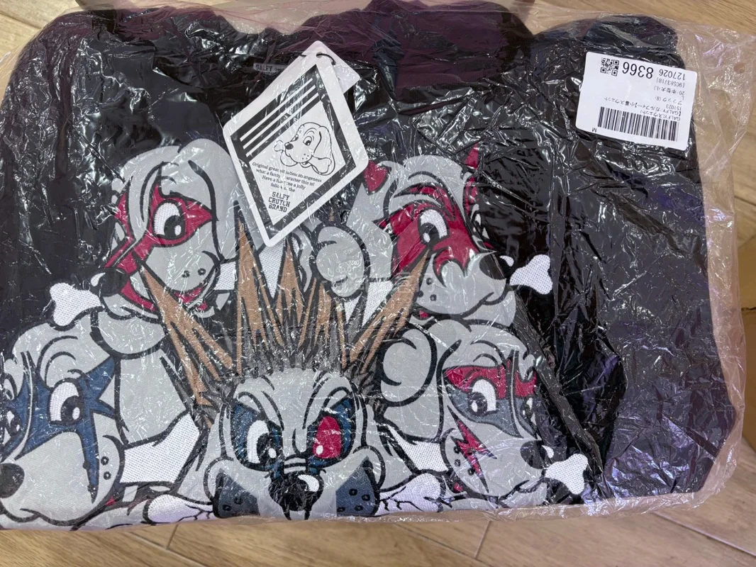 第四次在挖煤姬买衣服了，发货比其他平台快很多，衣服也是完好全新很喜欢，已经推荐给朋友了，第一次在切煤软件买这么多衣服，下次还会用你家切煤！


