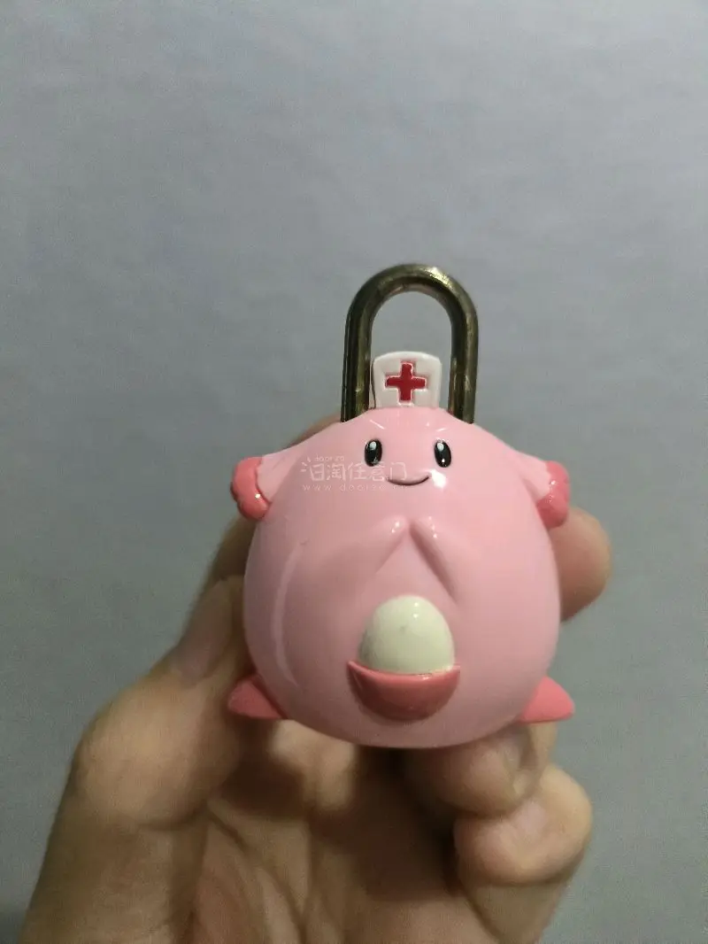 在挖煤姬捡买到的中古锁头，全新未拆封品相很好很精致，非常少见，粉粉嫩嫩很适合和春天的美丽花朵一起合照。而且挖煤姬每个月都会设置很多积分活动，可以用来抵扣运费，包装的很牢固发货也很快，海运三十天也就能到手。