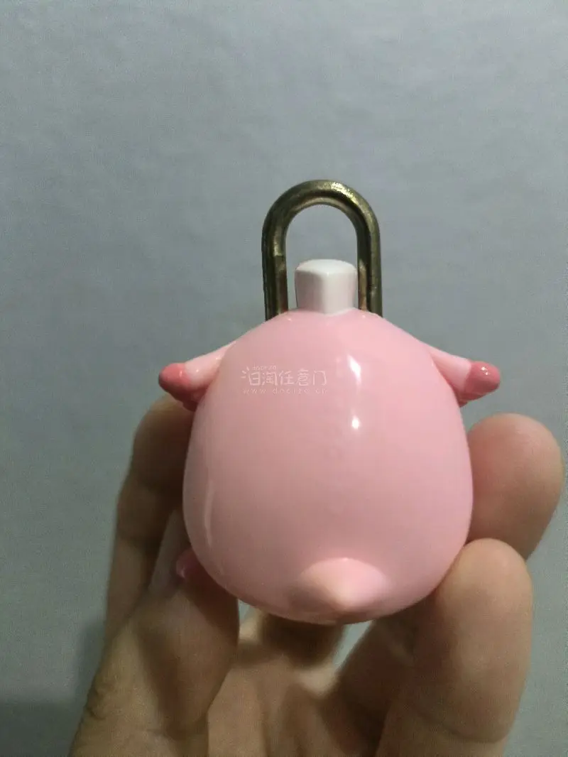 在挖煤姬捡买到的中古锁头，全新未拆封品相很好很精致，非常少见，粉粉嫩嫩很适合和春天的美丽花朵一起合照。而且挖煤姬每个月都会设置很多积分活动，可以用来抵扣运费，包装的很牢固发货也很快，海运三十天也就能到手。