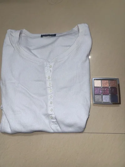 挖煤姬春日好物分享✨
春日出行的氛围感好物，在挖煤姬挖到宝啦！温柔百搭的白色亨利领上衣，软糯亲肤，是春日穿搭的万能打底；还有绝美迪奥九宫格眼影，粉质细腻，显色度拉满，轻松打造春日清透眼妆。
挖煤姬真的太靠谱了！物流超快，打包超用心，到手商品完好无损，平台操作简单，客...挖煤姬春日好物分享✨
春日出行的氛围感好物，在挖煤姬挖到宝啦！温柔百搭的白色亨利领上衣，软糯亲肤，是春日穿搭的万能打底；还有绝美迪奥九宫格眼影，粉质细腻，显色度拉满，轻松打造春日清透眼妆。
挖煤姬真的太靠谱了！物流超快，打包超用心，到手商