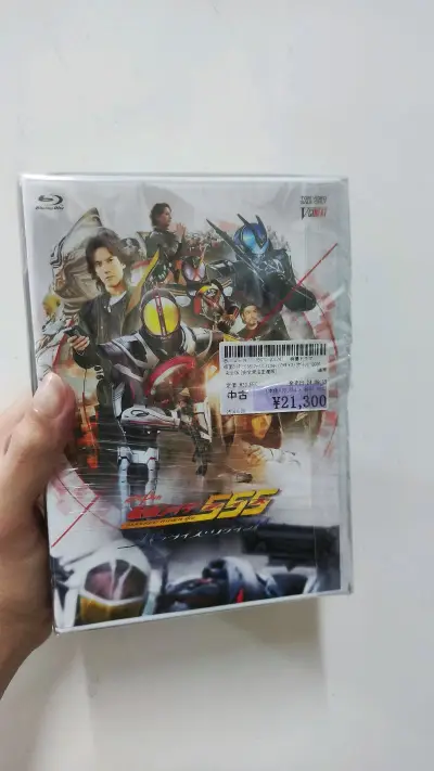 假面骑士555 20周年纪念作 天堂·重启 假面骑士kaixa 凯撒手机XX蓝光同捆版 到手后发现手机居然是全新的。