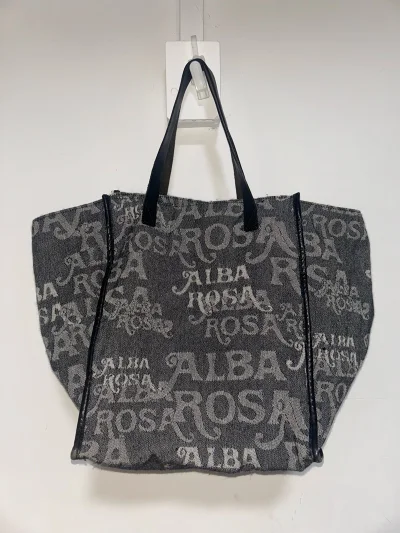 又一次在挖煤姬淘到了喜欢的衣服！这次买的是88tees的两件T恤 都非常可爱 印花很有设计感！以及Alba Rosa的围巾和包包简约复古 又带点夏威夷扶桑花的热情！