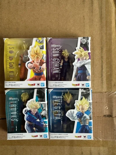 春日暖阳正好，挖煤姬的包裹如期而至。小心翼翼地拆开层层包装，龙珠手办终于现身！精致的做工，生动的造型，瞬间点亮了踏春的好心情，这份惊喜太治愈。