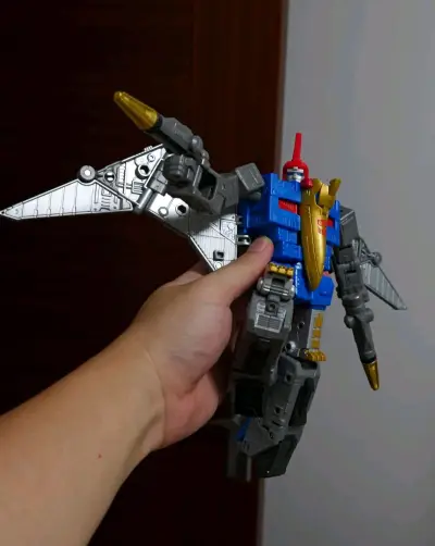 这款玩具等好久了，终于拿到手了，价格非常的便宜，而且邮费特别的便宜，发过来的速度也很快，包装也特别的好