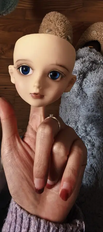 终于收到老V家的小姑娘了，首次使用挖煤姬就成功收到了19年前的梦情，真是太开心了，前一天还在闲鱼上发现了她，可惜已经卖出了，后脚就在煤炉上看到了，自己下单很方便，运输效率也很高效，美美送妆ing，期待下次使用