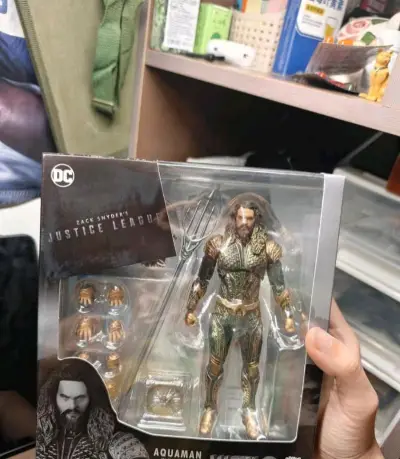 这次购物体验不错，包装扎实可靠，物流速度快。玩具成色不错，可动好，动作非常有张力，人物面雕刻画传神到位，非常有杰森莫玛的神韵。用上优惠券，价格也非常划算，一次不错的海淘体验