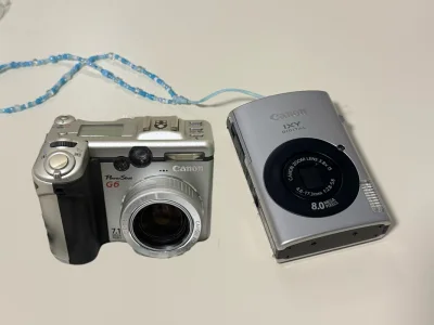 
春日踏青怎么能少得了一台出片神器！在挖煤姬淘到的这两台佳能CCD真的是踏春好物天花板！

左边的佳能PowerShot G6，710万像素搭配专业级操控，大光圈镜头拍春日花海、风景氛围感拉满，复古银机身颜值拉满，揣在背包里完全不占地方；右边的佳能IXY DIGIT...
春日踏青怎么能少得了一台出片神器！在挖煤姬淘到的这两台佳能CCD真的是踏春好物天花板！

左边的佳能PowerShot G6，710万像素搭配专业级操控，大光圈镜头拍春日花海、风景氛围感拉满，复古银机身颜值拉满，揣在背包里完全不占地方；