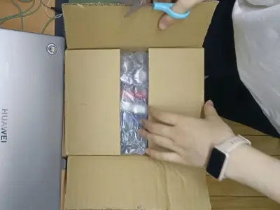 挖煤姬切的第一单，切了一件古着衬衫，体验感很好，这单走的EPL，申请发货之后不到十天就到了，包裹很严实，还包了泡沫纸，衣服完全都没有损伤，第一次切很开心。