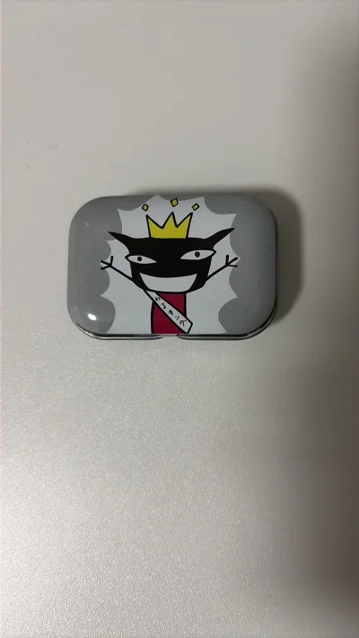 盒子虽然小小的，但是确可以装很多可爱进去！嘻嘻，这个系列的铁盒，希望能收集到更多！真是太爱这个ip的东西了！每一个都是古灵精怪！