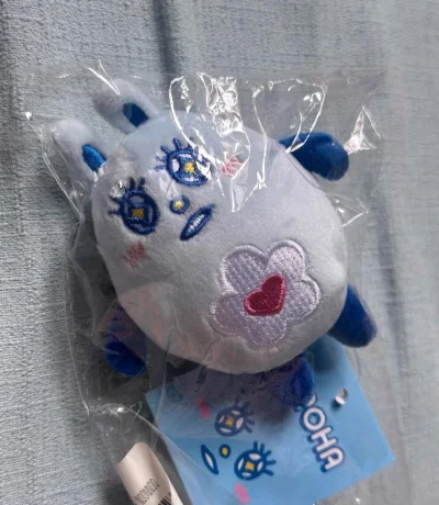 哇真的很省心，而且娃娃保存的也特别好，真的是非常开心的收物体验，而且邮费也很便宜真的很开心，买到了特别想买的娃娃