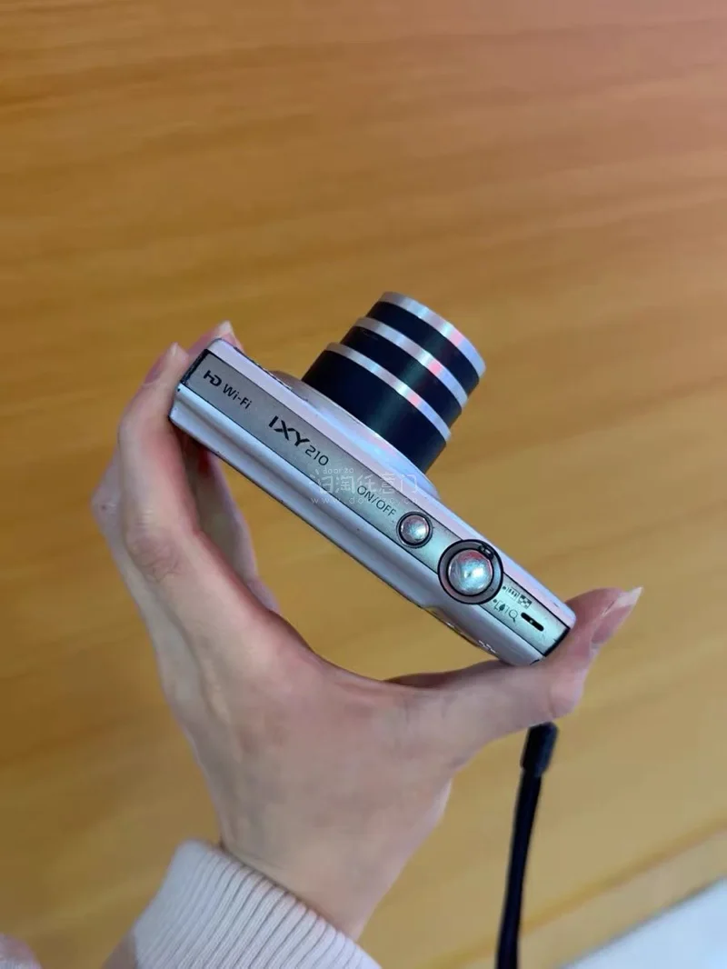 挖到宝了！在挖煤姬淘到的这台银色佳能IXY CCD真的太适合踏春了✨
平台体验超赞：物流全程可追踪，打包严实无磕碰，到手成色远超预期，客服响应及时，海淘流程丝滑省心，是靠谱的海淘好物平台！
这台佳能IXY是出片神器，10倍光学变焦+便携机身，揣进背包毫无负担，踏春拍...挖到宝了！在挖煤姬淘到的这台银色佳能IXY CCD真的太适合踏春了✨ 平台体验超赞：物流全程可追踪，打包严实无磕碰，到手成色远超预期，客服响应及时，海淘流程丝滑省心，是靠谱的海淘好物平台！ 这台佳能IXY是出片神器，10倍光学变焦+便携机