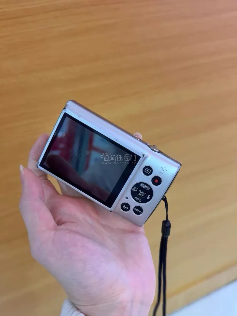 挖到宝了！在挖煤姬淘到的这台银色佳能IXY CCD真的太适合踏春了✨
平台体验超赞：物流全程可追踪，打包严实无磕碰，到手成色远超预期，客服响应及时，海淘流程丝滑省心，是靠谱的海淘好物平台！
这台佳能IXY是出片神器，10倍光学变焦+便携机身，揣进背包毫无负担，踏春拍...挖到宝了！在挖煤姬淘到的这台银色佳能IXY CCD真的太适合踏春了✨ 平台体验超赞：物流全程可追踪，打包严实无磕碰，到手成色远超预期，客服响应及时，海淘流程丝滑省心，是靠谱的海淘好物平台！ 这台佳能IXY是出片神器，10倍光学变焦+便携机