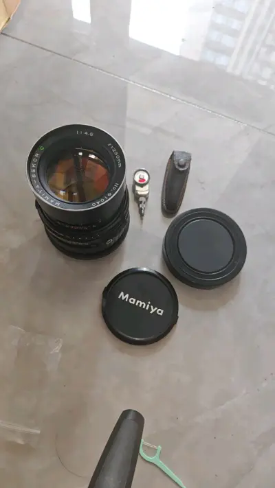 最近迷上了这种小巧精致的自拍器，于是又淘了几个收藏，这个小巧的自拍器真的很适合自己出去拍照的时候用在老相机上，也很适合出门拍照，扫街，有时自己一个人出去拍照，想给自己拍张照片，要找别人，但是照片相机操作比较复杂，路人不一定会，有了这个往三脚架或者地上一架就可以定时拍...最近迷上了这种小巧精致的自拍器，于是又淘了几个收藏，这个小巧的自拍器真的很适合自己出去拍照的时候用在老相机上，也很适合出门拍照，扫街，有时自己一个人出去拍照，想给自己拍张照片，要找别人，但是照片相机操作比较复杂，路人不一定会，有了这个往三