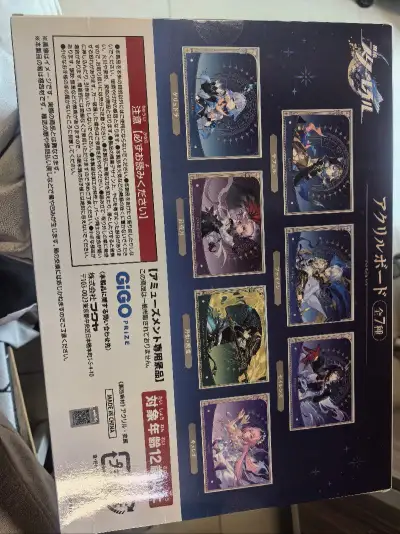 拿到手的时候发现包装特别厚实，包了很多层，特别安心，亚克力板十分貌美，非常愉快的一次购物，体验感很好。