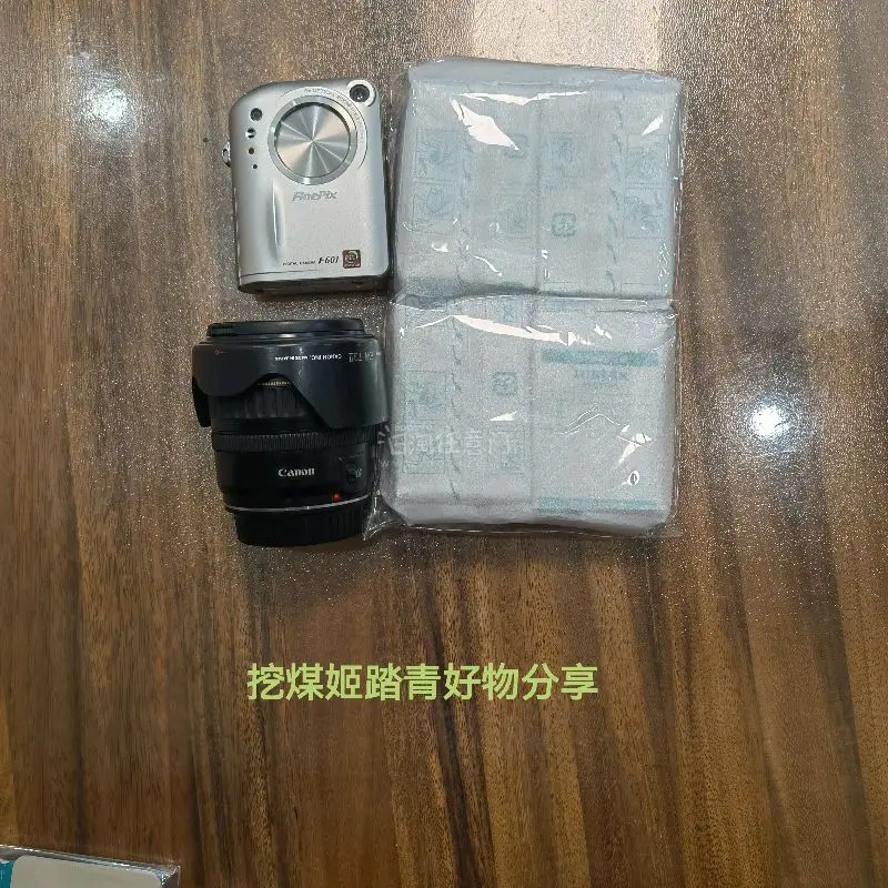 挖煤姬4月海淘好物分享来喽，欢迎大家收看我的挖煤姬踏青好物分享，是佳能的镜头和富士的ccd相机还有相纸，成色非常好，与描述一致。到货后可以跟朋友出门踏青啦，春天非常适合拍照，可以拍出很多好看的照片。挖煤姬的加固服务非常好，十分牢固，泡沫很多，箱子很结实，让人十分安心...挖煤姬4月海淘好物分享来喽，欢迎大家收看我的挖煤姬踏青好物分享，是佳能的镜头和富士的ccd相机还有相纸，成色非常好，与描述一致。到货后可以跟朋友出门踏青啦，春天非常适合拍照，可以拍出很多好看的照片。挖煤姬的加固服务非常好，十分牢固，泡沫很