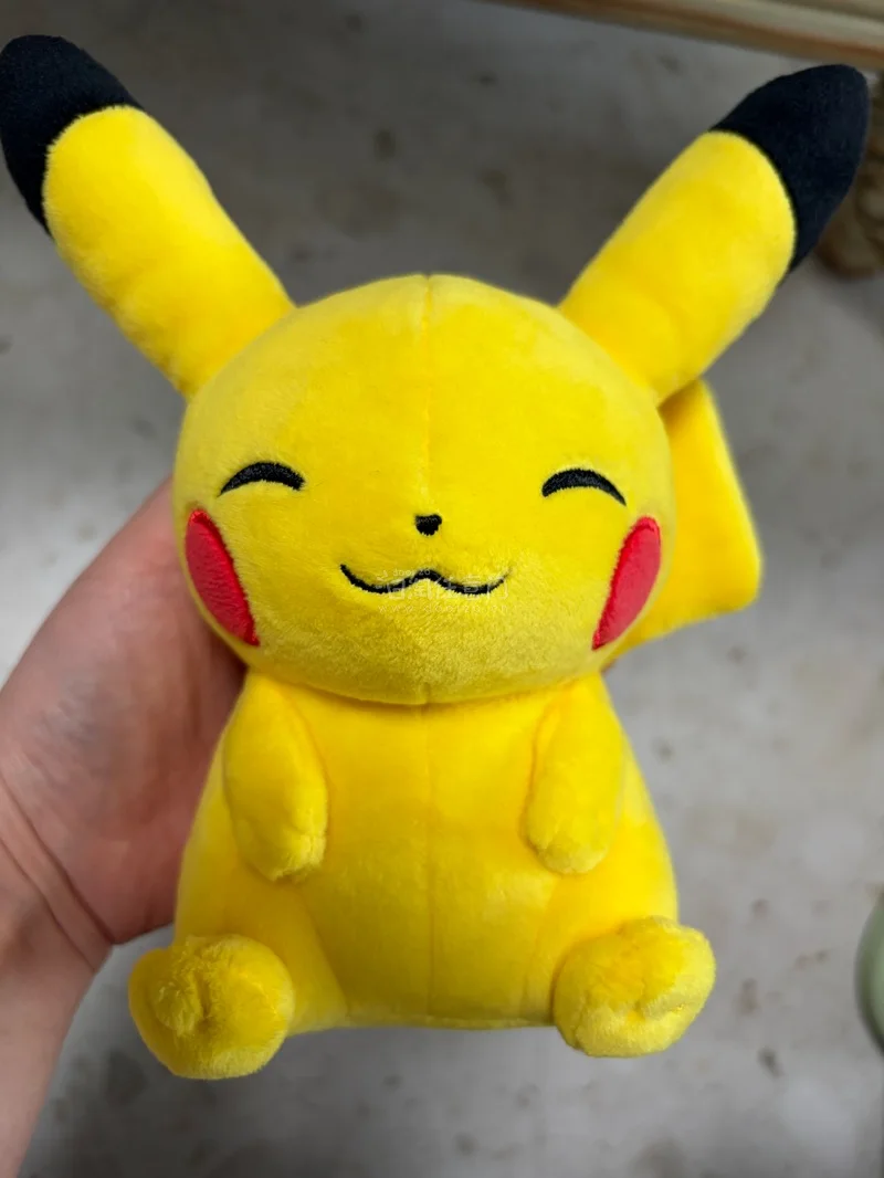 这次买到了很喜欢的皮卡丘毛绒摆件。选的EPL没多久就到了，比海运要快很多，速度还是非常可以的，运费会比海运高一点点但更快拿到。挖煤姬的打包很靠谱，包装是可以的，打包后的箱子大小不会很大。



