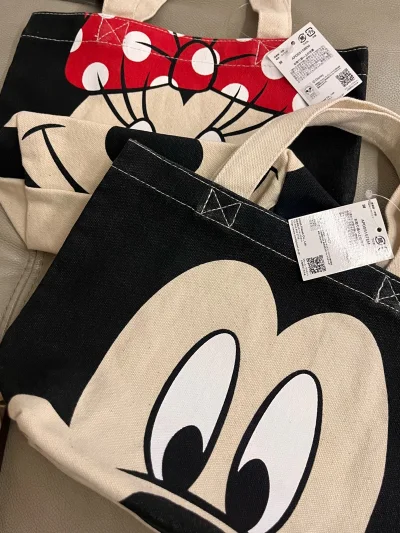 这次到了一些很多米奇的小周边，包包小镜子风铃挂件都有，类型淘了很多，成色和价格都非常好，物流也很快～