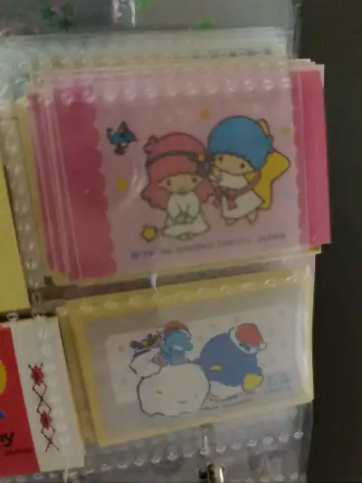 Kitty中古小贴画真的太难买了。每一张都很经典。价格也是有点小贵。但是确实很好看。年代很久远。喜欢