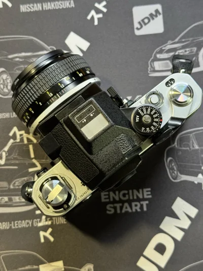 图片里看出来是大面积发霉的机器，好在外观成色还不错.个人自用的话相当划算.算上税费、运费，清理费用，大概不到3000.不算大漏，但是也要比国内同等成色及配置便宜不少.