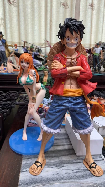 这款路飞手办造型超还原，面雕生动有神，草帽与服饰细节拉满，肌肉线条流畅，涂装均匀无瑕疵。底座稳固，动态感十足，热血氛围感拉满，海米收藏、摆柜都很合适，性价比超高！