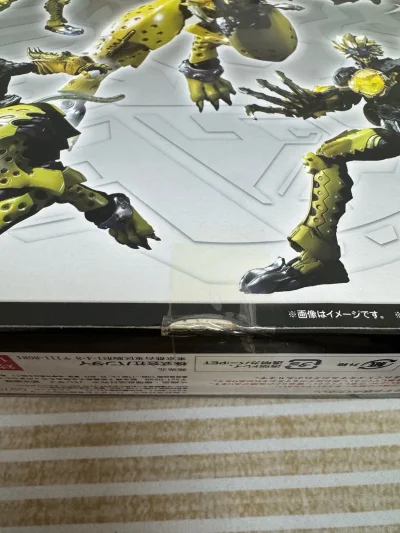 之前买的时候一直以为是全新，最近拆开发现是二手的自己贴了回去，全新和二手差价这么多，避雷这个商家不要买他的