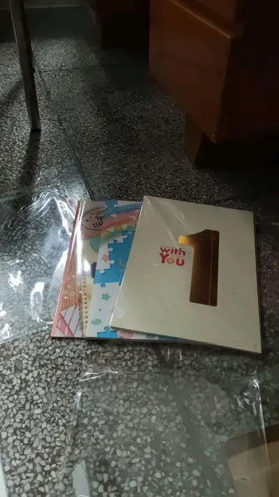 买的场刊，总觉得无论打包多好海关都搞得像垃圾堆给你，能不能不拆箱过X光就好啊齐全了，将来还有会刊的，很担心