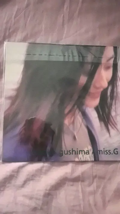 海淘捡漏心心念念的具岛直子黑胶，首版黑胶算上竹蜻蜓echo的运费也才350一张，买了基础服务也十分安心，虽然有小的折角，但是整体品相还是很好。