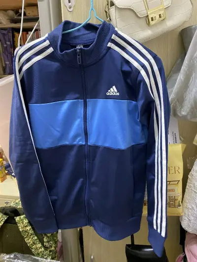 在挖煤姬入手了阿迪达斯衣服和包包，性价比绝了！日淘正品靠谱，成色超新，物流稳妥包装严实，下单省心，海淘体验超棒，推荐！