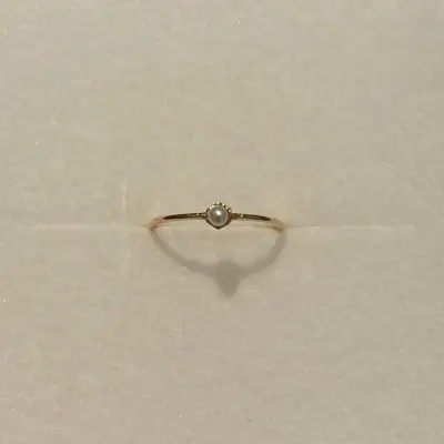 拆开包裹的瞬间，真的被三件饰品的颜值惊艳到，实物比图片还要好看！
珍珠戒指上手超精致，淡水珍珠圆润饱满，晕彩温柔细腻，戒圈尺寸合适，佩戴舒适不硌手，日常搭配通勤装、小裙子都很合适，低调又显气质，完全没有廉价感。
绿松石吊坠的石质温润，颜色是清新的蓝绿色，天然纹理独一...拆开包裹的瞬间，真的被三件饰品的颜值惊艳到，实物比图片还要好看！
珍珠戒指上手超精致，淡水珍珠圆润饱满，晕彩温柔细腻，戒圈尺寸合适，佩戴舒适不硌手，日常搭配通勤装、小裙子都很合适，低调又显气质，完全没有廉价感。
绿松石吊坠的石质温润，颜色