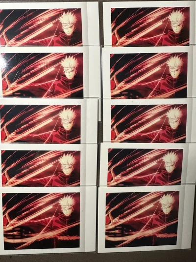 有拍立得五张 三个好价立牌 cafe的板后面我看到更好价的了 我哭了！cafe的这个徽章我很早就想要了 但价格好贵 煤炉有好价立马就拿下了