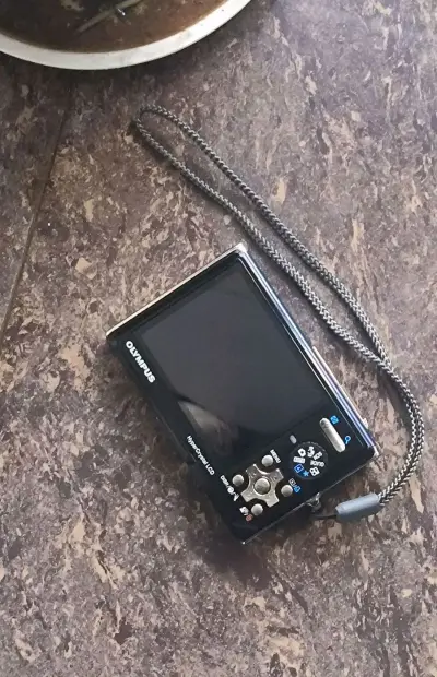 奥林巴斯u1050SW三防CCD，复古出片超有质感！带着新相机去踏春，捕捉满满春日气息。挖煤姬海淘靠谱省心，成色新、物流快，轻松淘到心仪老相机，体验超棒！