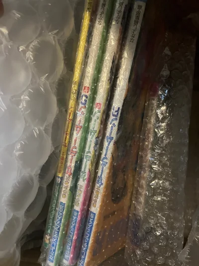 物流比我预想的快太多，打包也超用心，书本一点磕碰都没有！从下单到收到只用了不到两周，清关也顺顺利利，完全没有被税或者被扣的糟心事。

平台操作超简单，煤炉上的中古好价都能直接拍，客服回复也很及时，遇到问题秒回，完全不用自己瞎操心。这套日版原画集品相比图片里还新，纸页...物流比我预想的快太多，打包也超用心，书本一点磕碰都没有！从下单到收到只用了不到两周，清关也顺顺利利，完全没有被税或者被扣的糟心事。

平台操作超简单，煤炉上的中古好价都能直接拍，客服回复也很及时，遇到问题秒回，完全不用自己瞎操心。这套日版