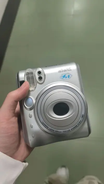 挖煤姬淘到一台富士mini50，到手比国内买的便宜很多！！选的EMS空运，一周就到了，买的时候还用了优惠券省了一些钱，而且还能用积分抵运费！总体非常满意！