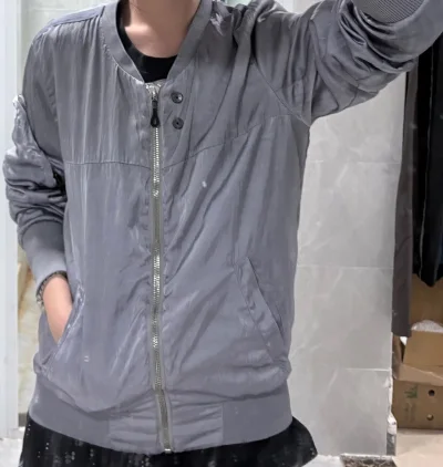 在挖煤姬入手Diesel外套，体验堪称完美！平台操作便捷，日淘流程清晰，下单付款一气呵成。物流高效，包装严实防震，外套完好无损。经典做旧质感、硬朗剪裁、五金细节都超正，面料厚实有质感，上身潮酷有型。价格比国内划算太多，客服贴心响应快。挖到心头好，全程安心又满意，海淘...在挖煤姬入手Diesel外套，体验堪称完美！平台操作便捷，日淘流程清晰，下单付款一气呵成。物流高效，包装严实防震，外套完好无损。经典做旧质感、硬朗剪裁、五金细节都超正，面料厚实有质感，上身潮酷有型。价格比国内划算太多，客服贴心响应快。挖到