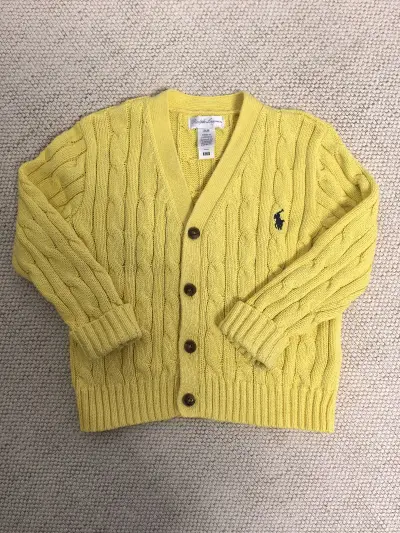 小鸡黄的拉夫真的太好看了！！就是可惜没找到大码，24m我们穿着太刚好了，价格也很好，煤炉入手真的是太划算了。煤炉真的很好逛！